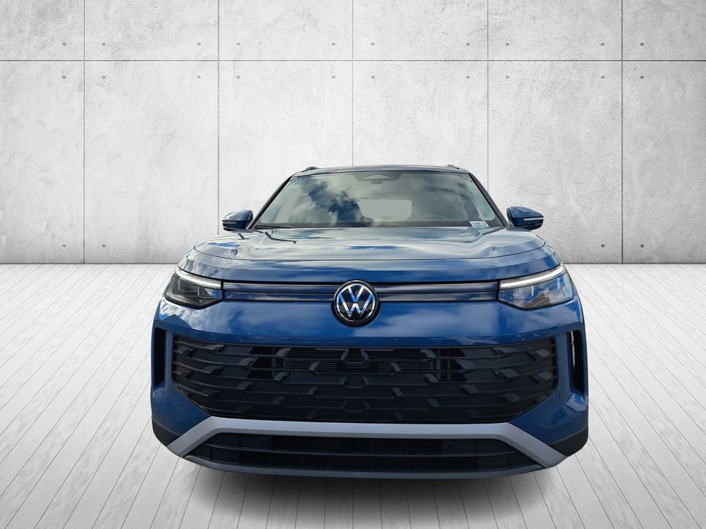 New 2025 Volkswagen Tiguan SE image 2