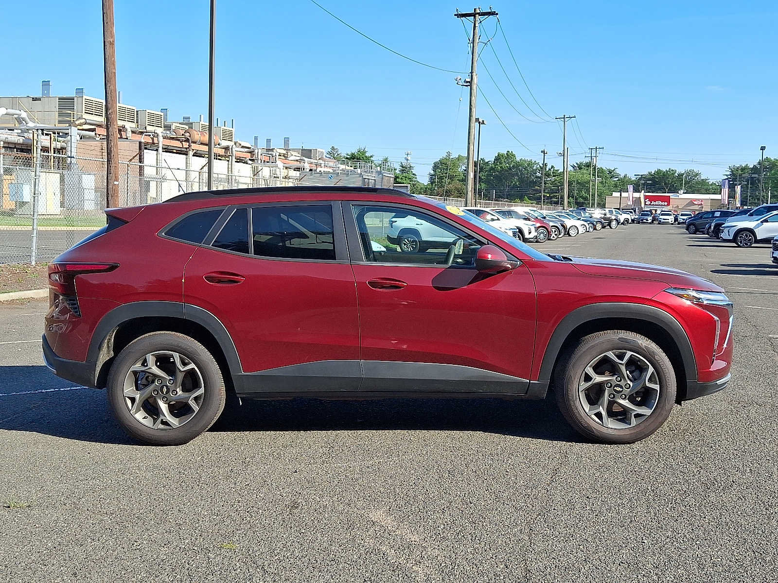 Used 2025 Chevrolet Trax LT FWD image 8
