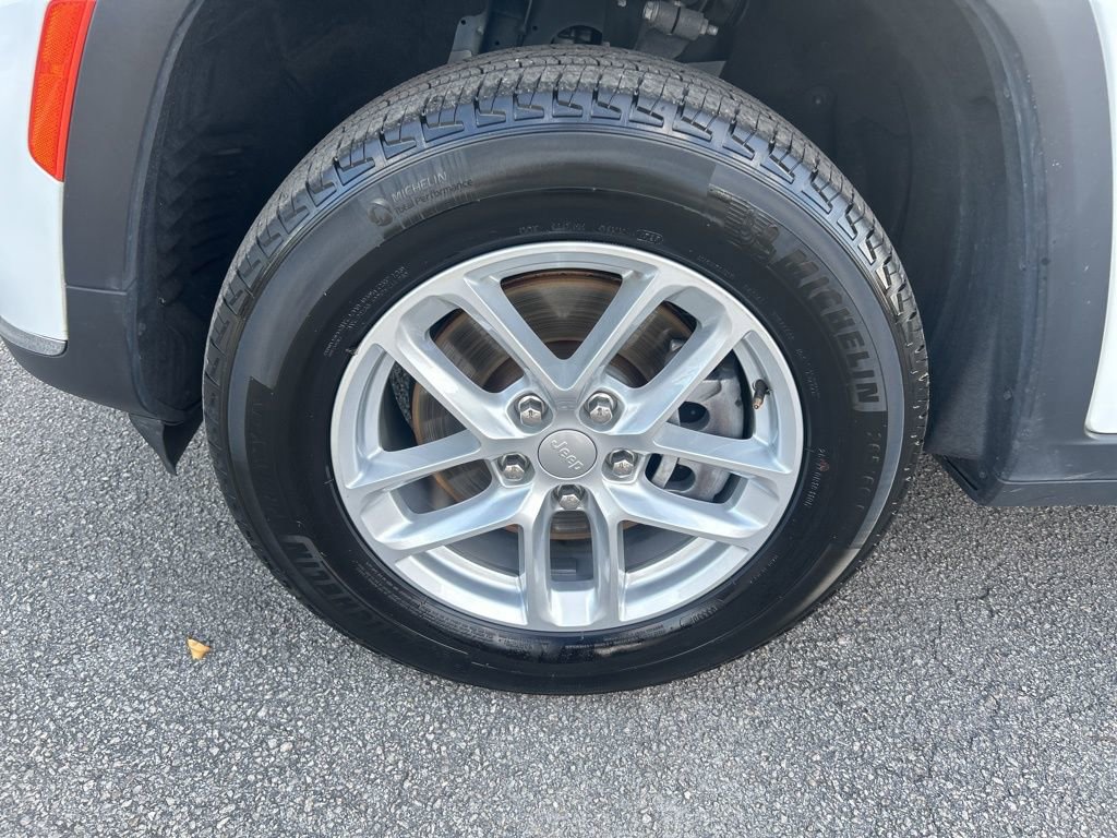 Certified 2023 Jeep Grand Cherokee L Laredo image 18