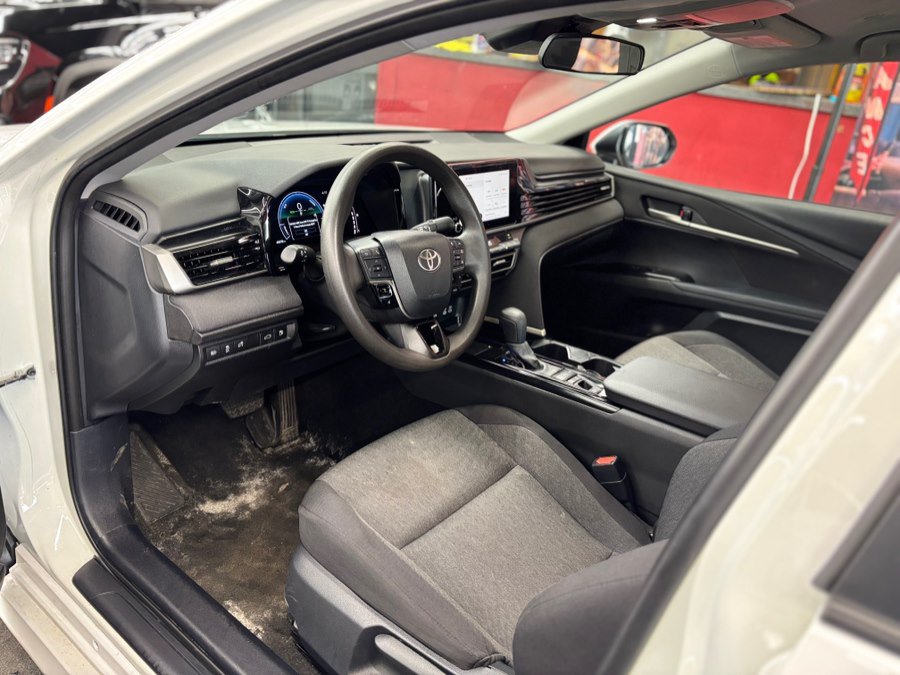 Used 2025 Toyota Camry LE FWD image 10