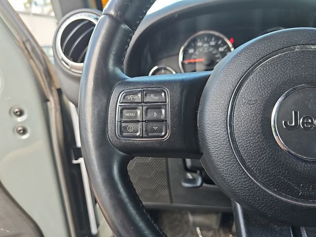 Used 2015 Jeep Wrangler Unlimited Sahara w/ Connectivity Group image 15