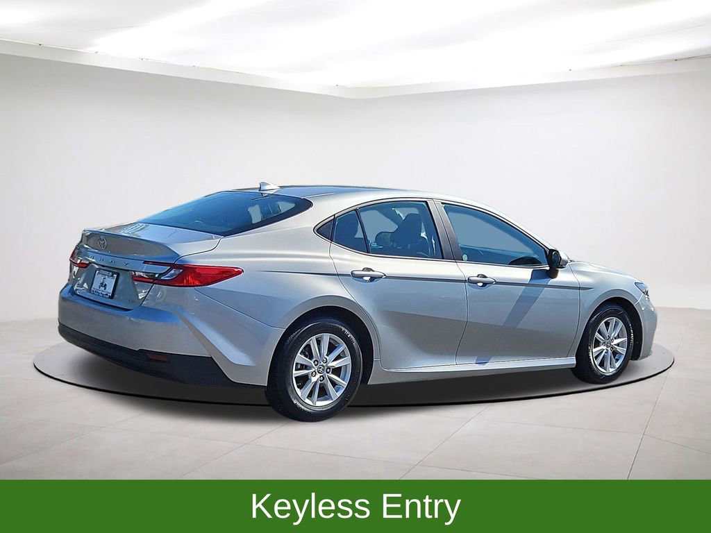 Used 2025 Toyota Camry SE FWD image 7