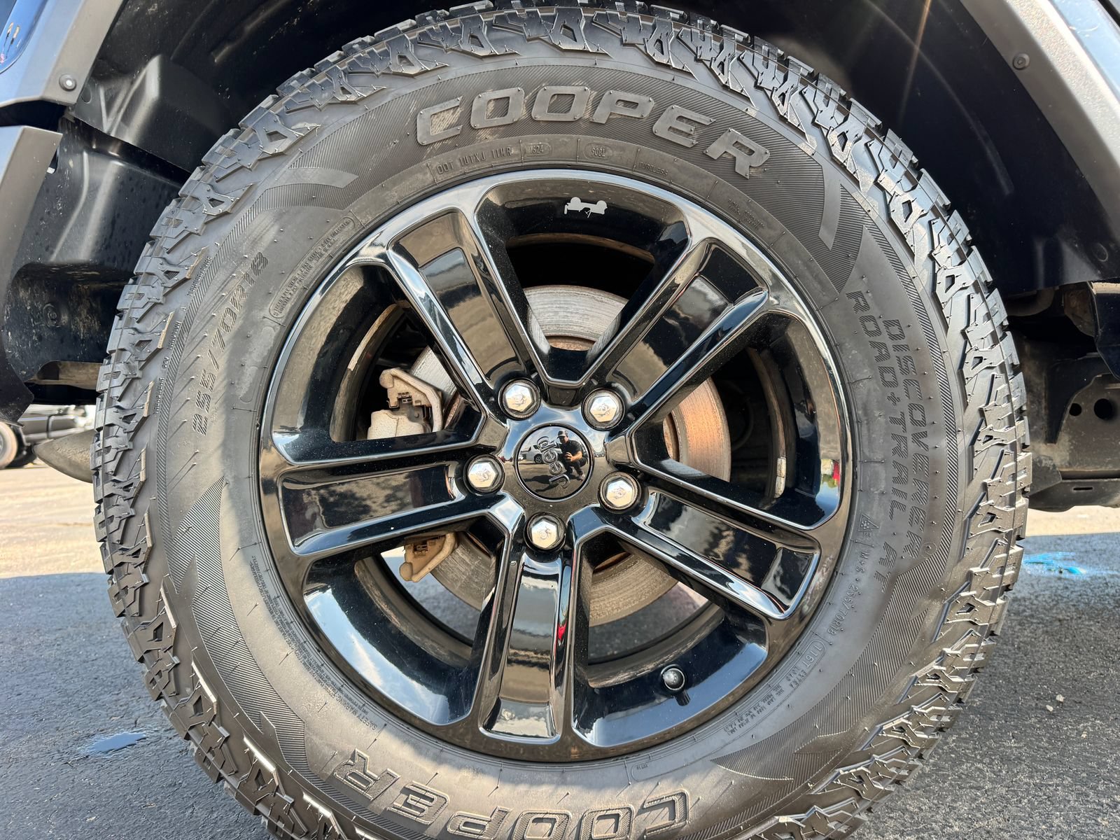 Used 2021 Jeep Wrangler Unlimited Sahara AWD/4WD image 28