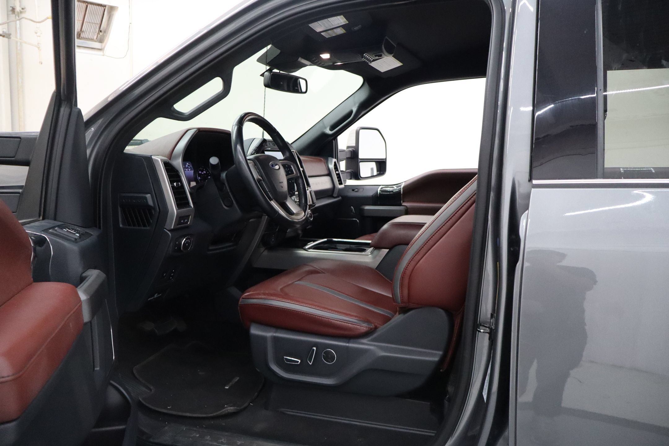 Used 2022 Ford F250 Platinum w/ FX4 Off-Road Package AWD/4WD image 23