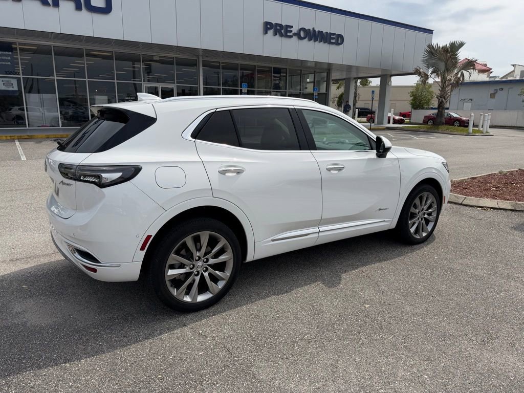 Used 2022 Buick Envision Avenir w/ Technology Package II FWD image 3