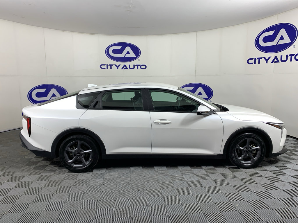 Used 2025 Kia K4 FWD image 2