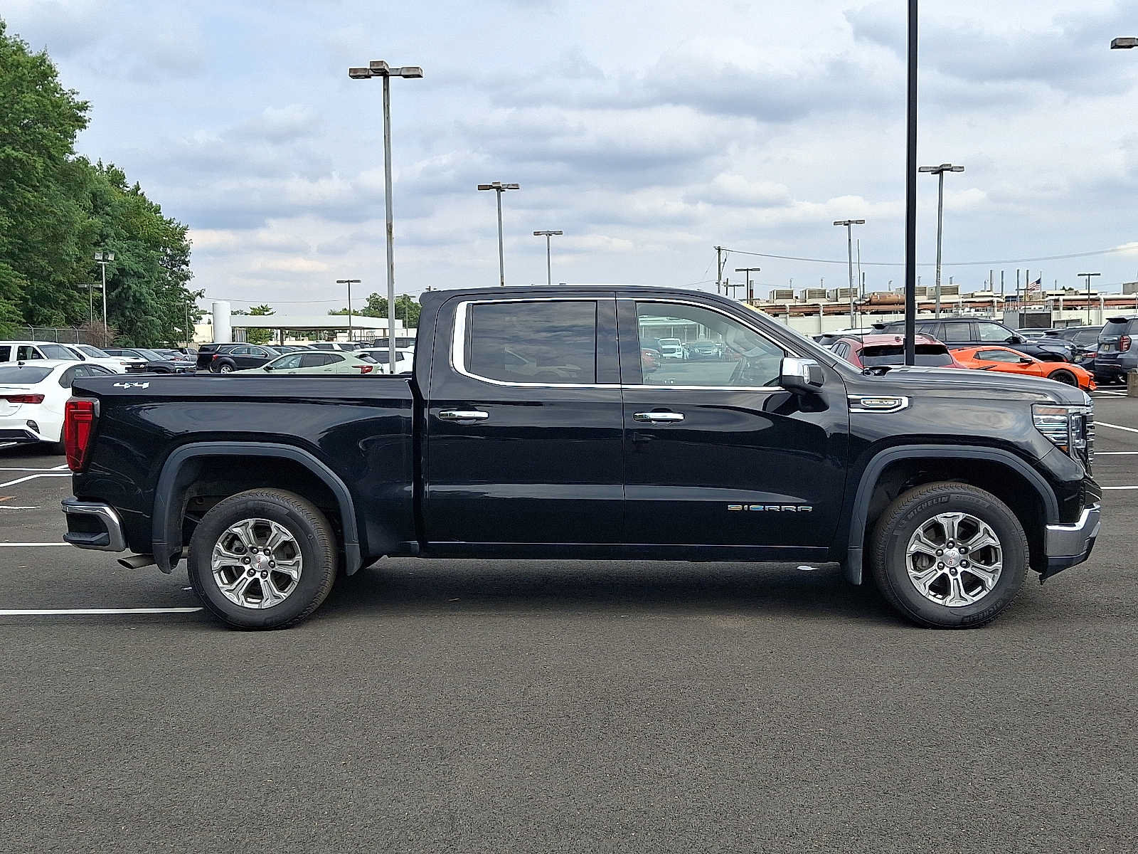 Used 2025 GMC Sierra 1500 SLT AWD/4WD image 7