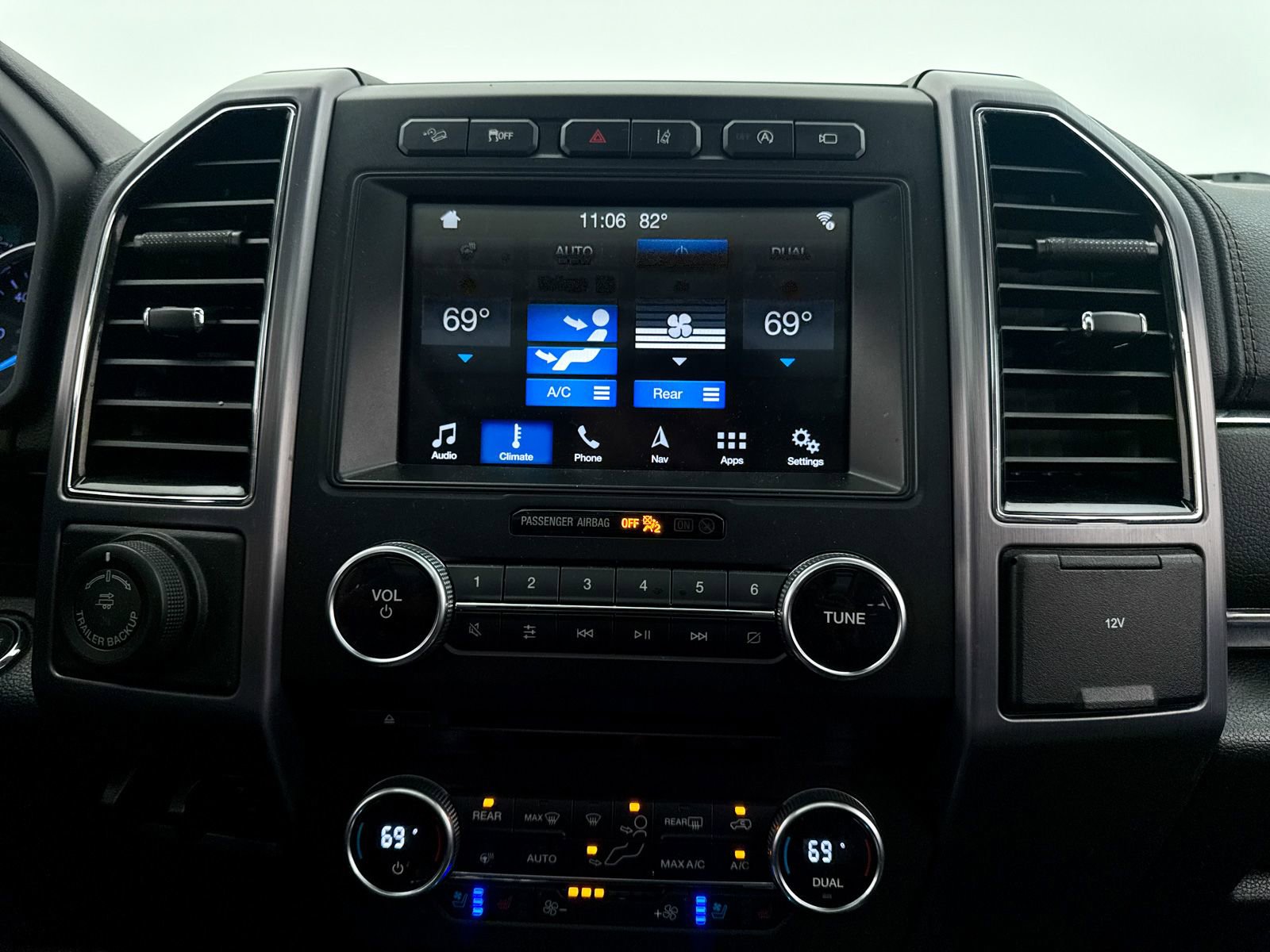 Used 2018 Ford Expedition Max Platinum AWD/4WD image 27