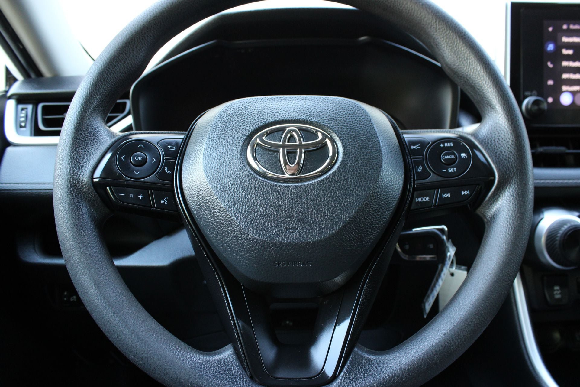 Used 2023 Toyota RAV4 LE FWD image 21
