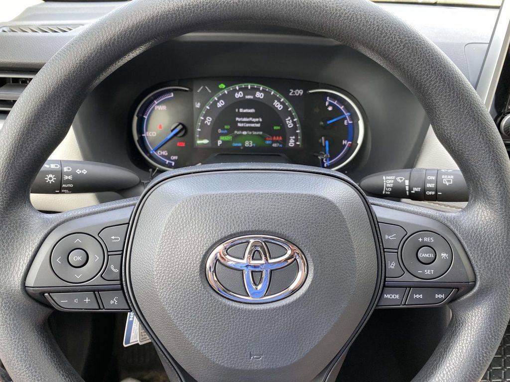 Used 2025 Toyota RAV4 XLE AWD/4WD image 20