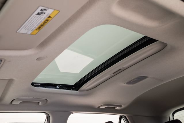 Used 2025 Hyundai Venue SEL FWD image 9