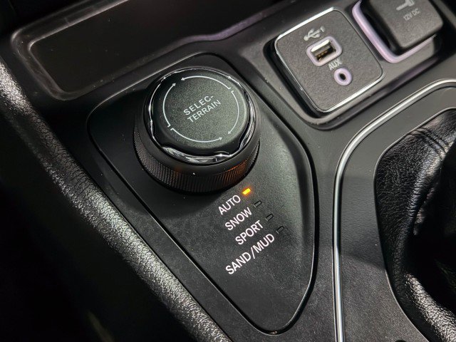 Used 2020 Jeep Cherokee Latitude Lux w/ Comfort/Convenience Group image 28