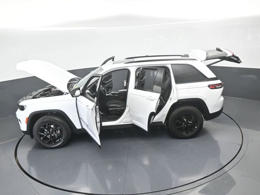 Used 2024 Jeep Grand Cherokee Altitude image 71