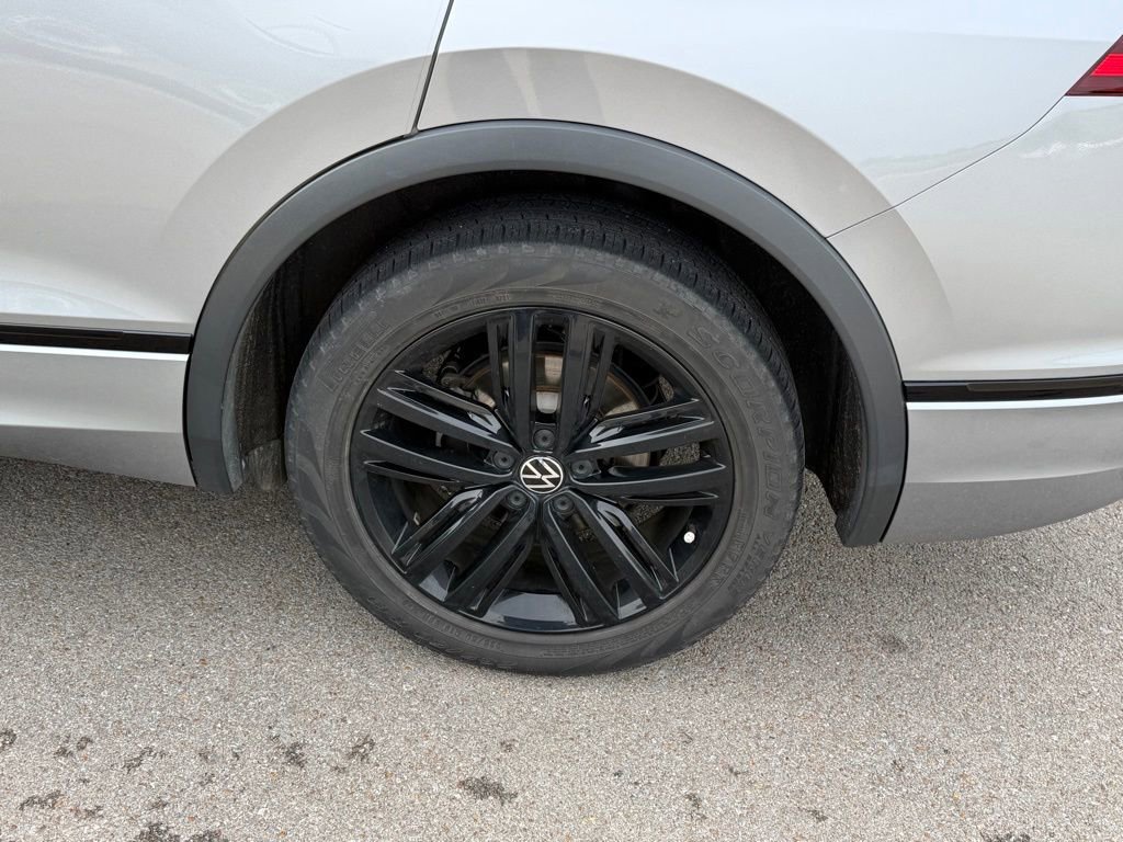 Used 2022 Volkswagen Tiguan SE R-Line FWD image 23