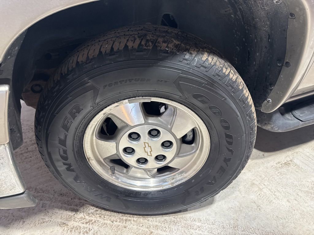Used 2002 Chevrolet Tahoe LT image 2