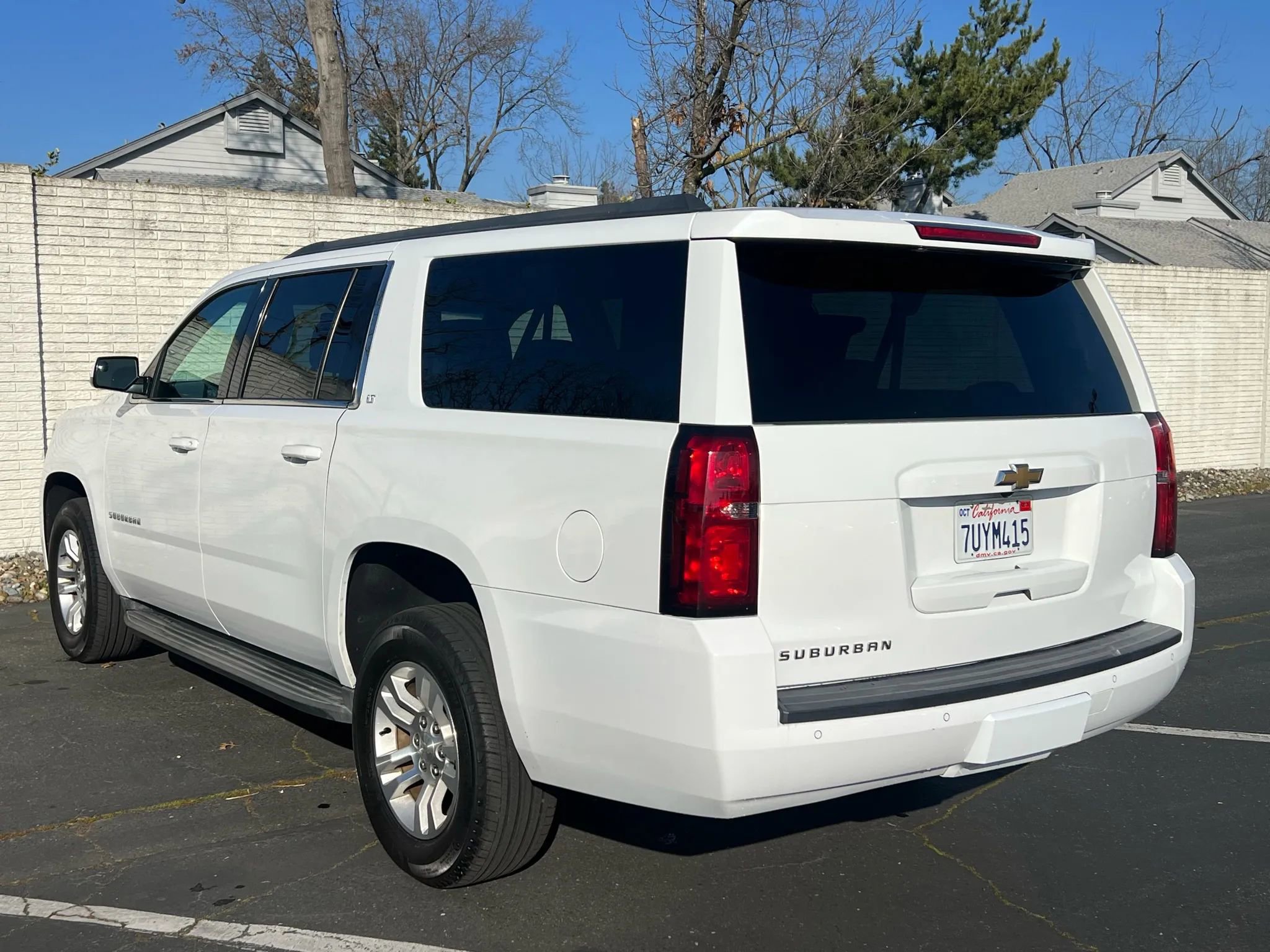 Used 2017 Chevrolet Suburban LT image 8