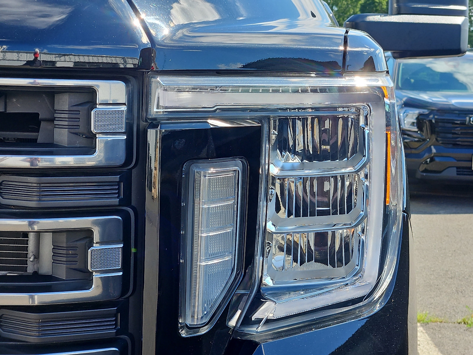 Used 2023 GMC Sierra 2500 AT4 w/ AT4 Preferred Package AWD/4WD image 5