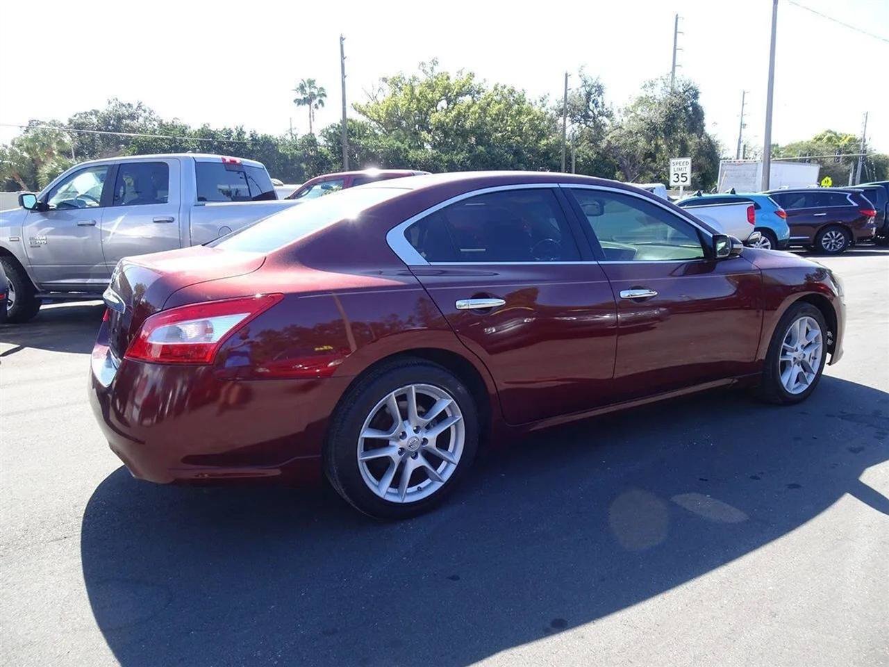 Used 2009 Nissan Maxima 3.5 SV w/ Cold Pkg FWD image 3