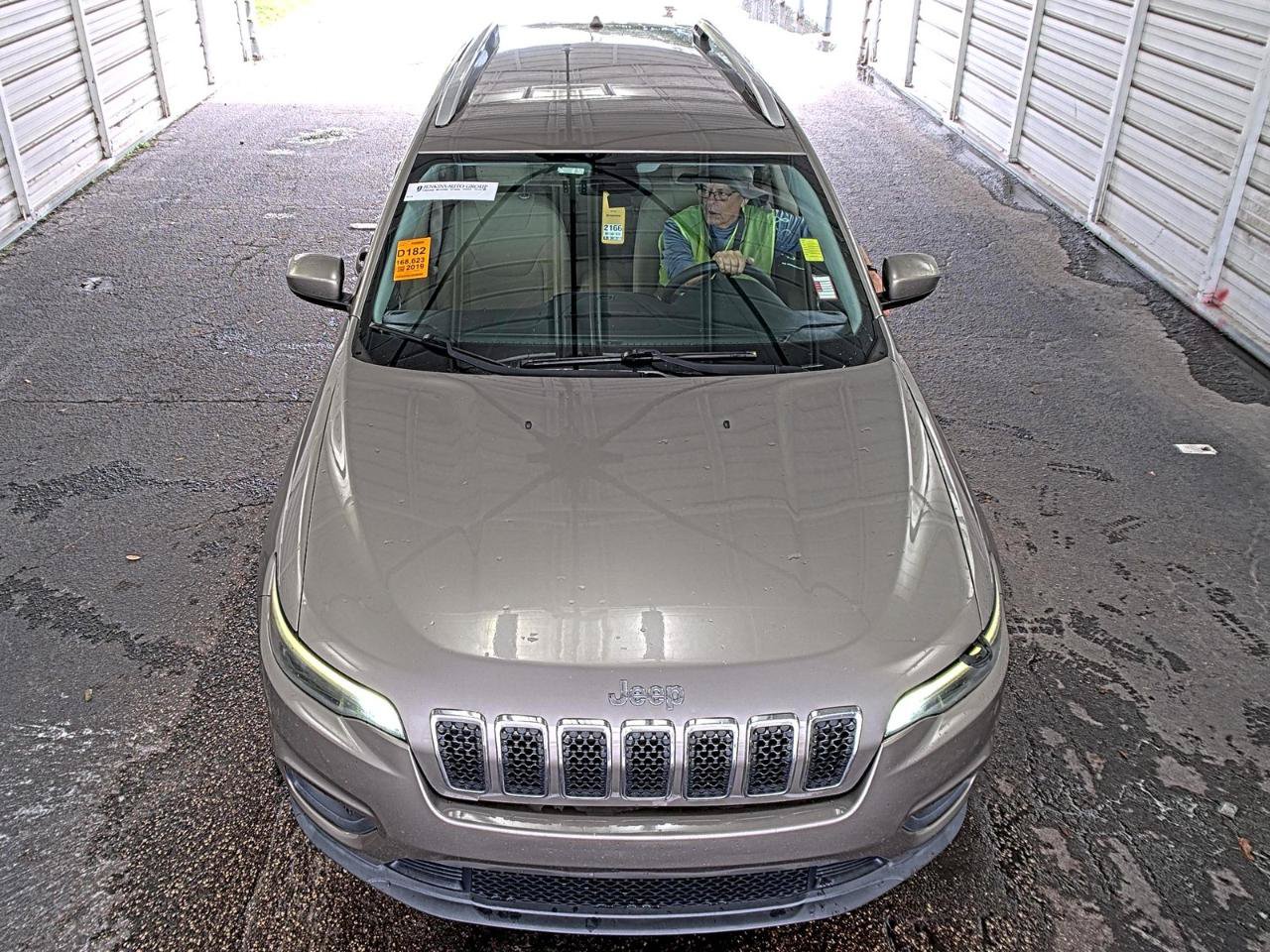 Used 2019 Jeep Cherokee Latitude w/ Popular Appearance Group FWD image 2
