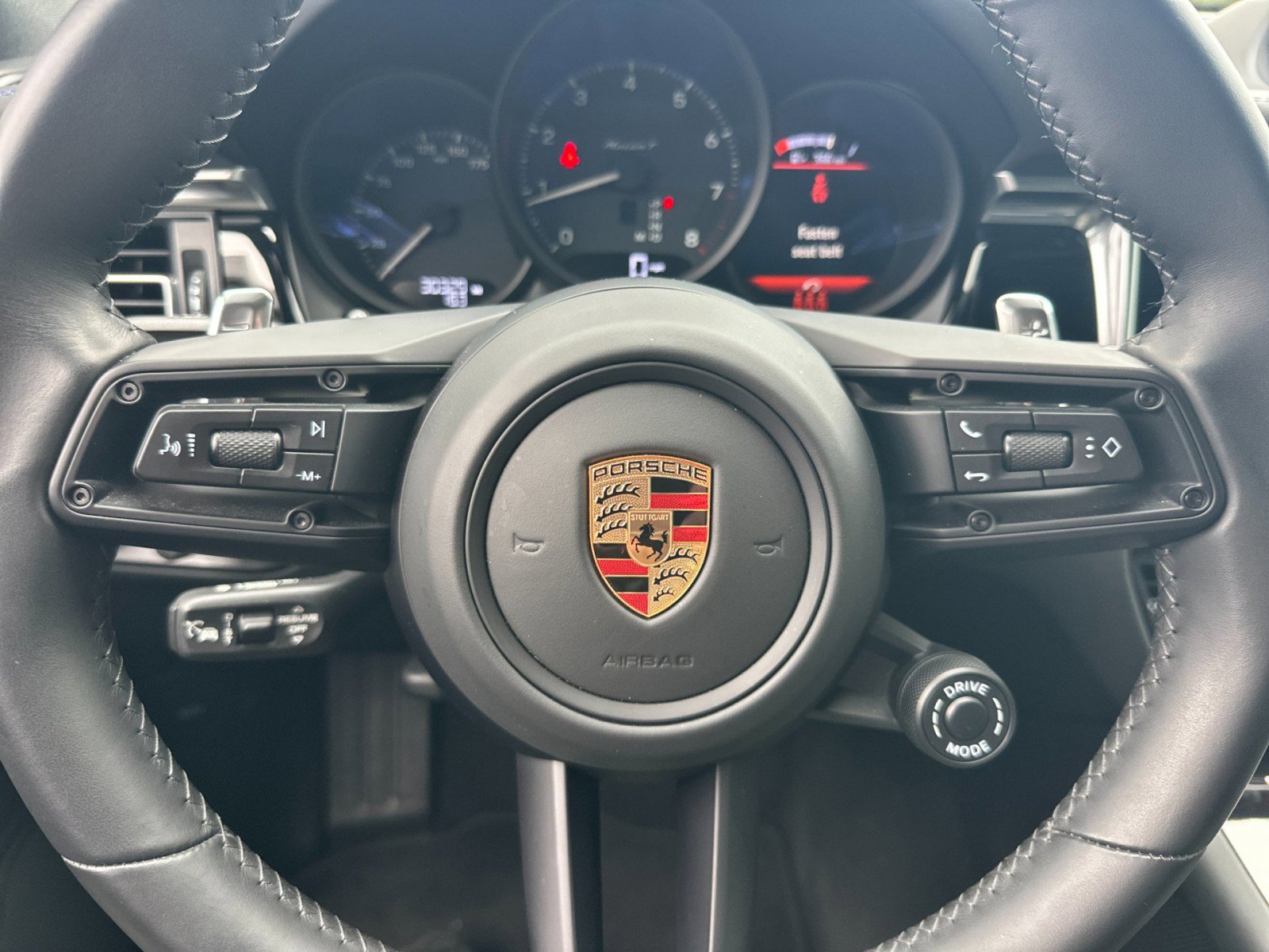 Certified 2023 Porsche Macan Turbo image 23