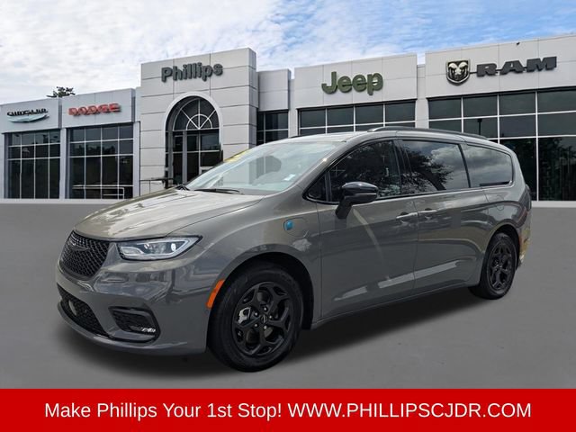 Used 2025 Chrysler Pacifica Premium FWD image 7
