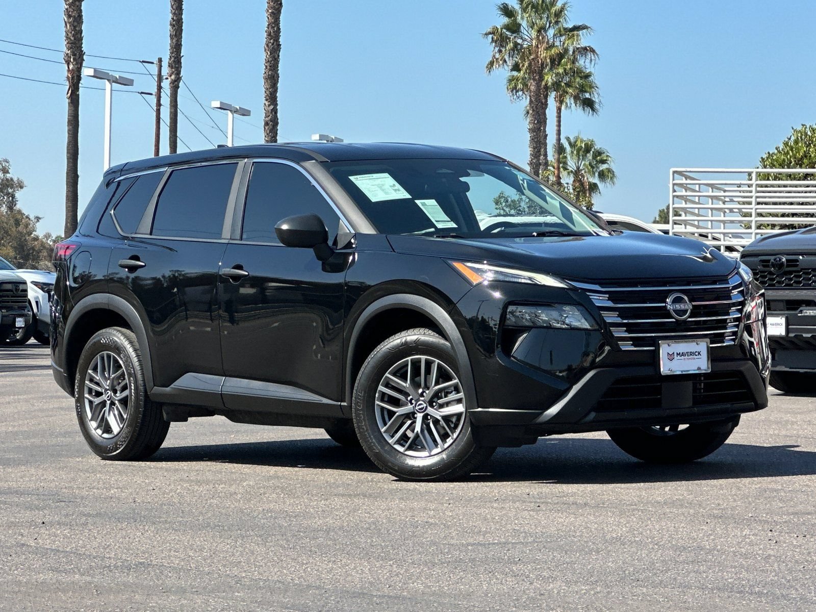 Used 2025 Nissan Rogue S FWD image 8