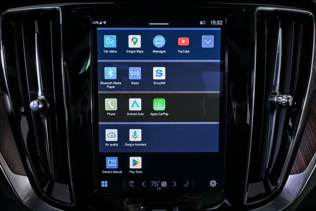 Used 2025 Volvo V60 B5 Cross Country Plus image 14