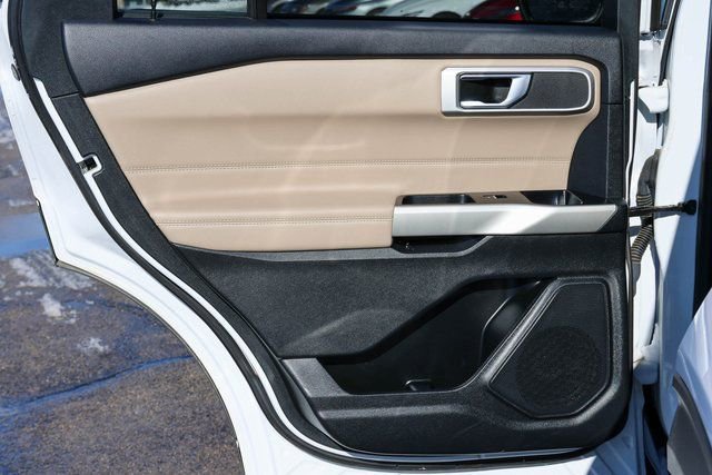 Used 2022 Ford Explorer XLT AWD/4WD image 13