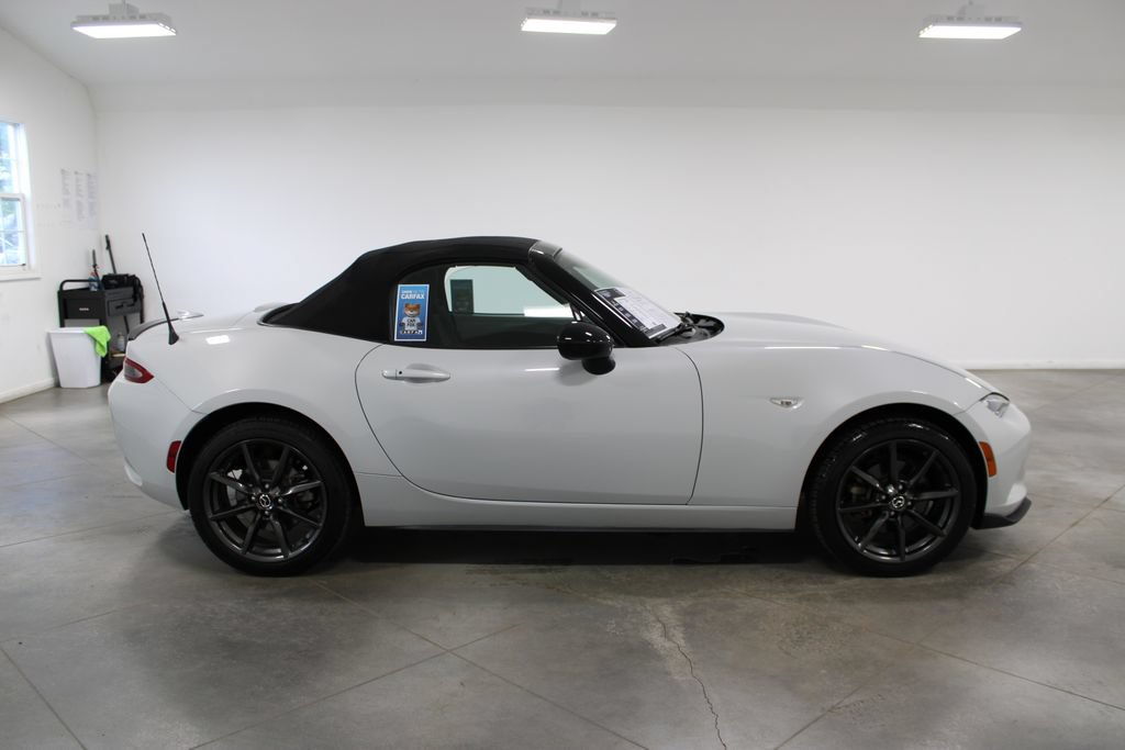Used 2016 MAZDA MX-5 Miata Club RWD image 11