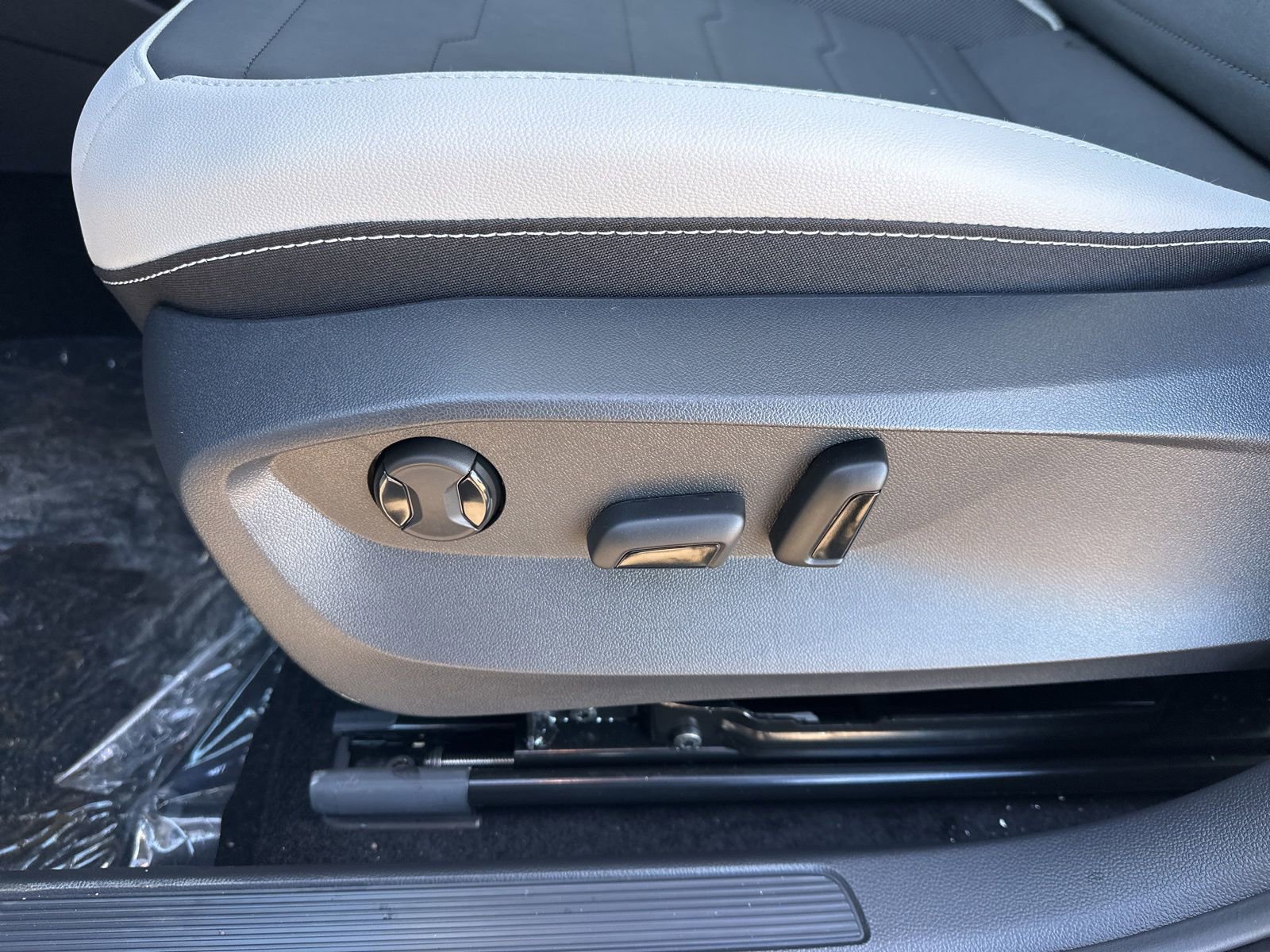 New 2026 Volkswagen Taos SE image 14