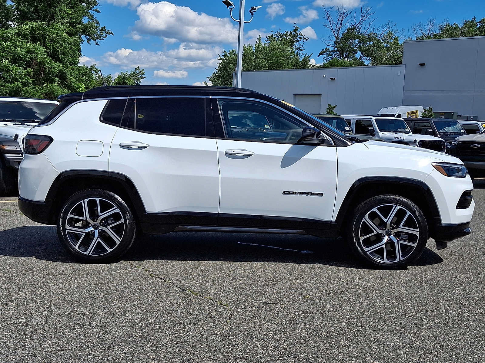 Certified 2025 Jeep Compass Limited w/ Elite Group AWD/4WD image 7