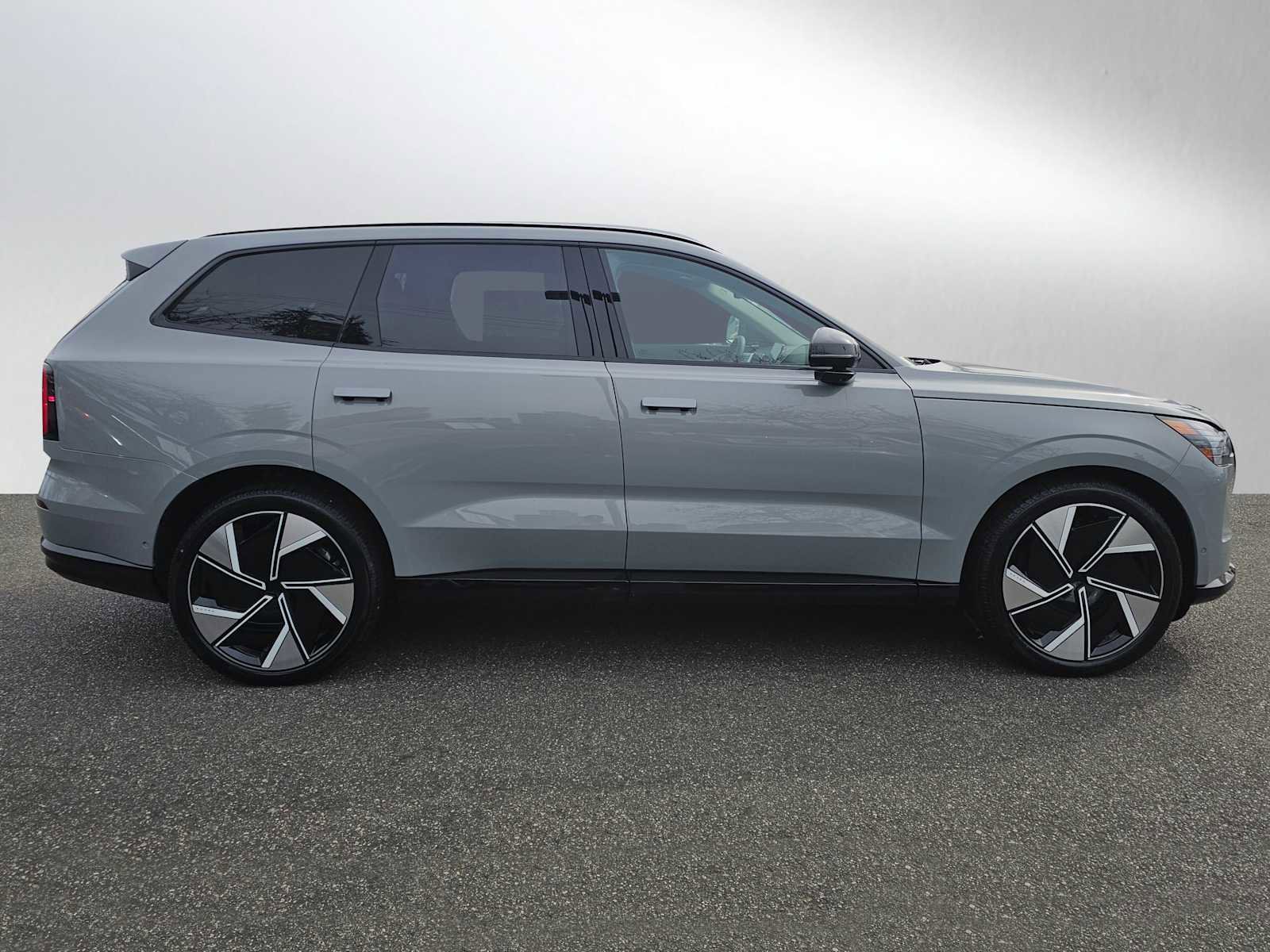 New 2026 Volvo EX90 Ultra image 2