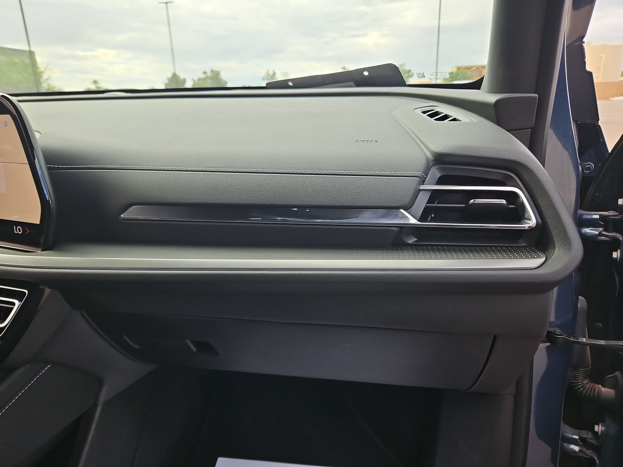 Used 2025 Chevrolet Traverse LT FWD image 30