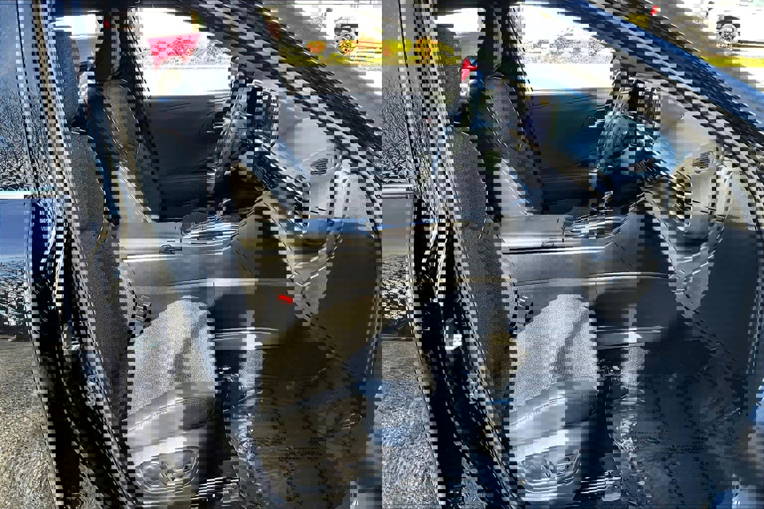 Used 2023 Toyota Crown XLE image 8