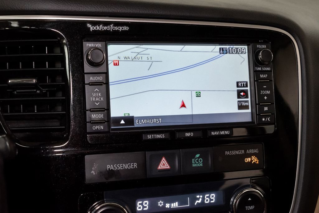 Used 2014 Mitsubishi Outlander GT image 16