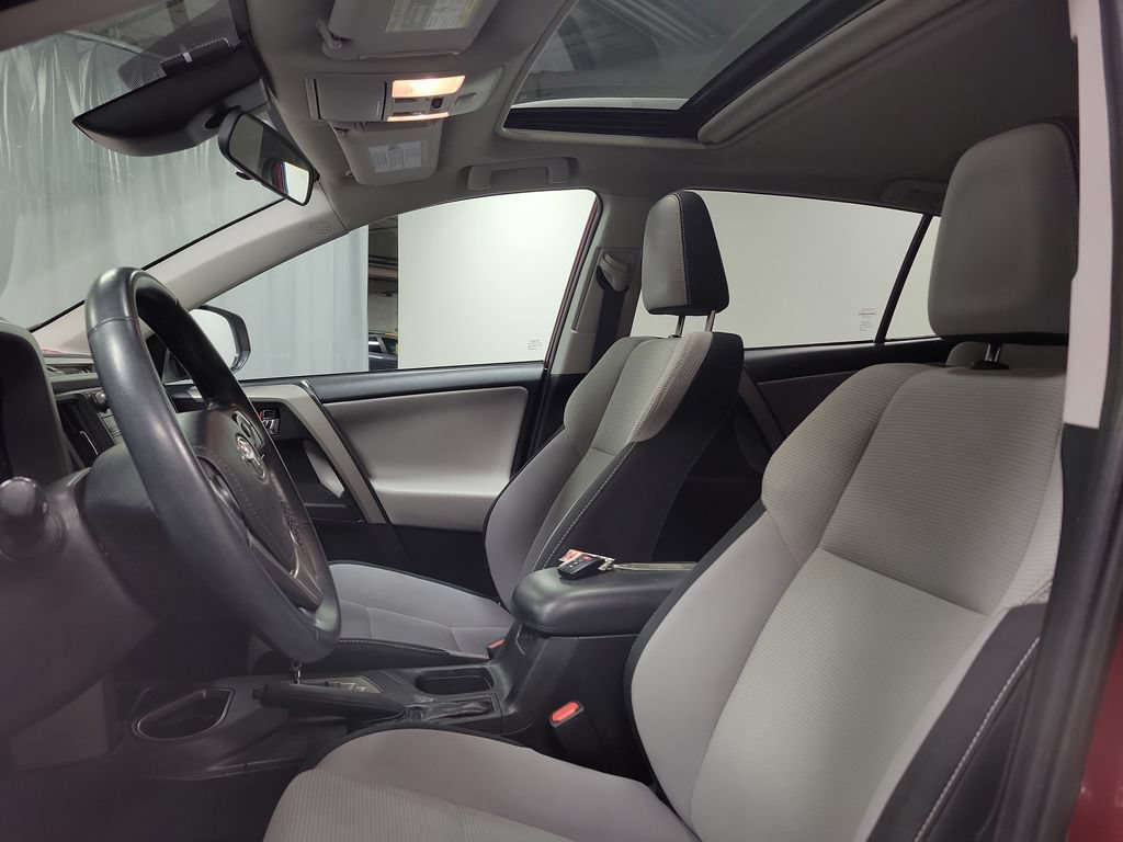 Used 2018 Toyota RAV4 XLE AWD/4WD image 14