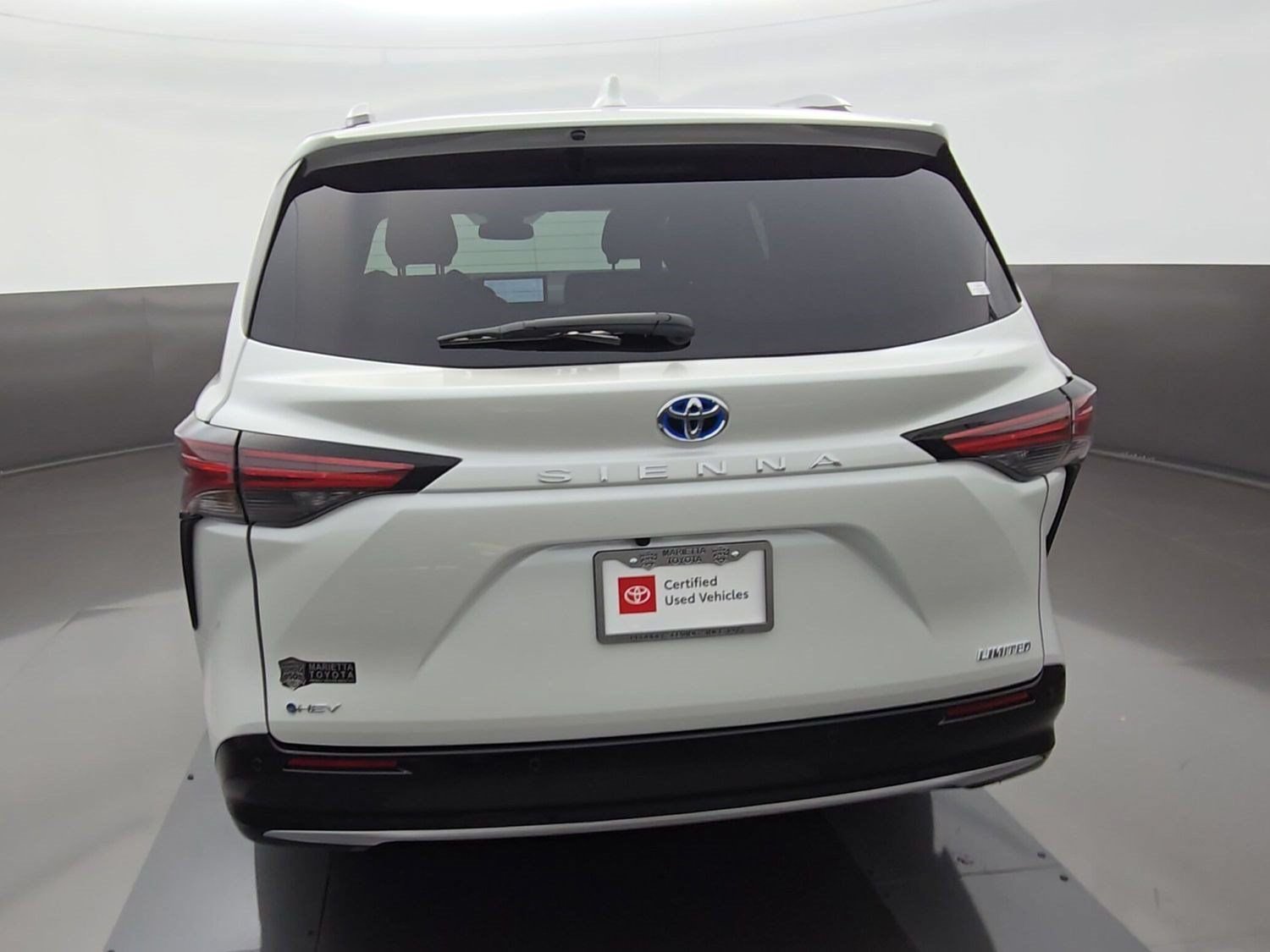 Certified 2025 Toyota Sienna Limited FWD image 6