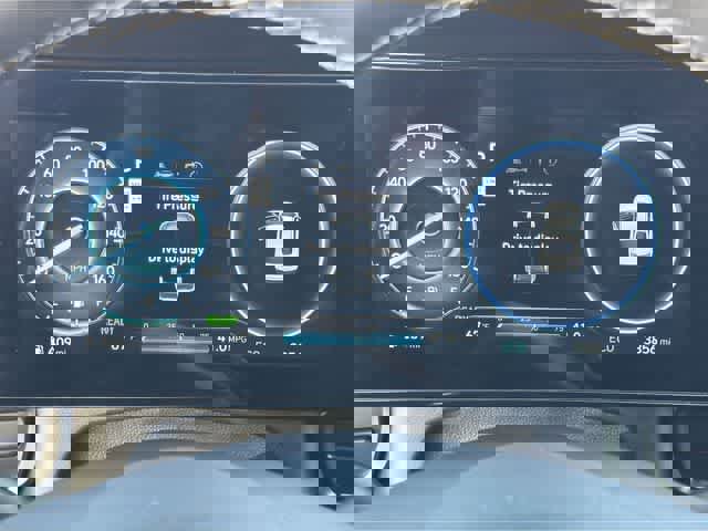 Certified 2025 Hyundai Elantra SEL image 10