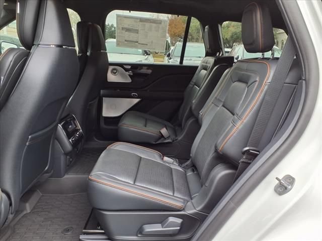 New 2025 Lincoln Aviator Black Label AWD/4WD image 13