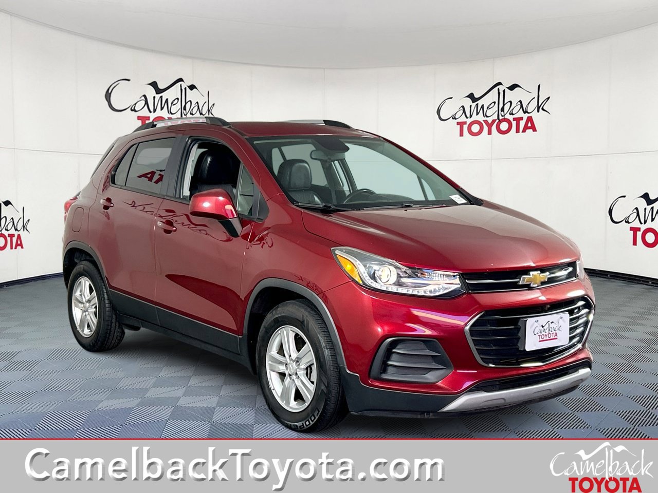 Used 2021 Chevrolet Trax LT w/ LT Convenience Package FWD image 1