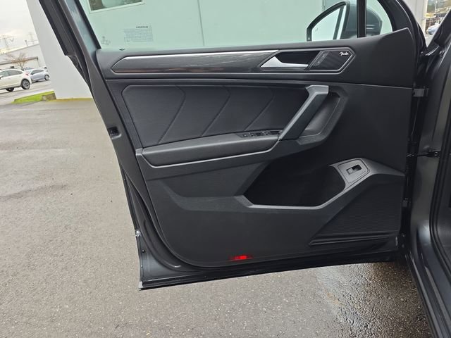 Used 2019 Volkswagen Tiguan SEL Premium image 17