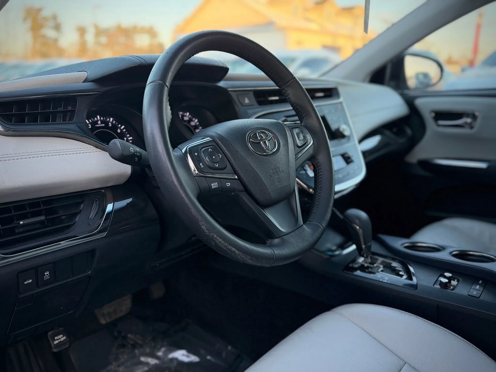 Used 2015 Toyota Avalon XLE image 10