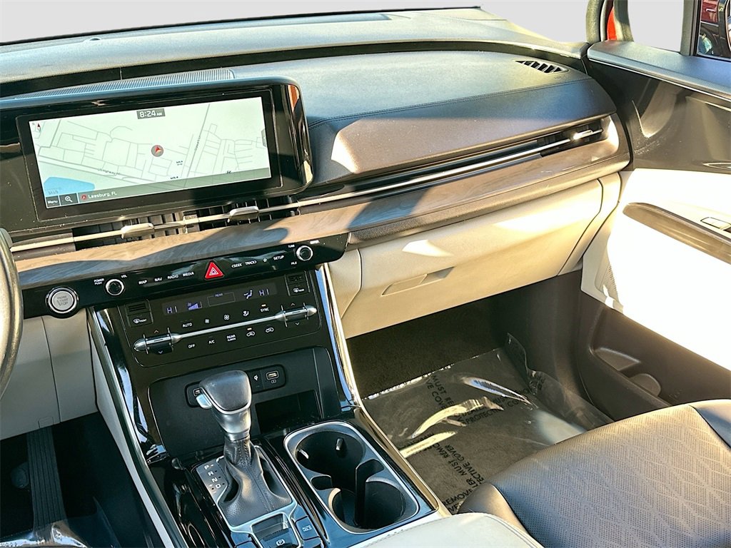 Used 2022 Kia Carnival EX image 23