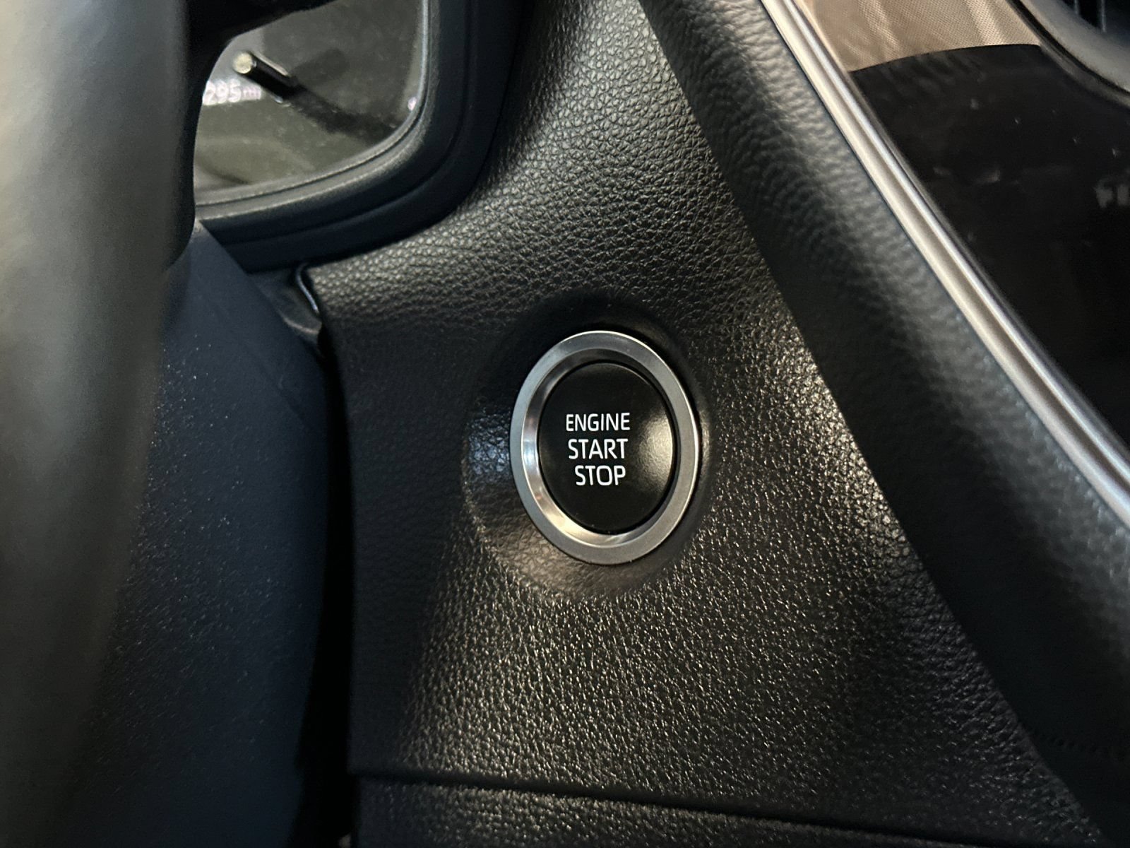 Used 2025 Toyota Corolla SE w/ SE Premium Package FWD image 20