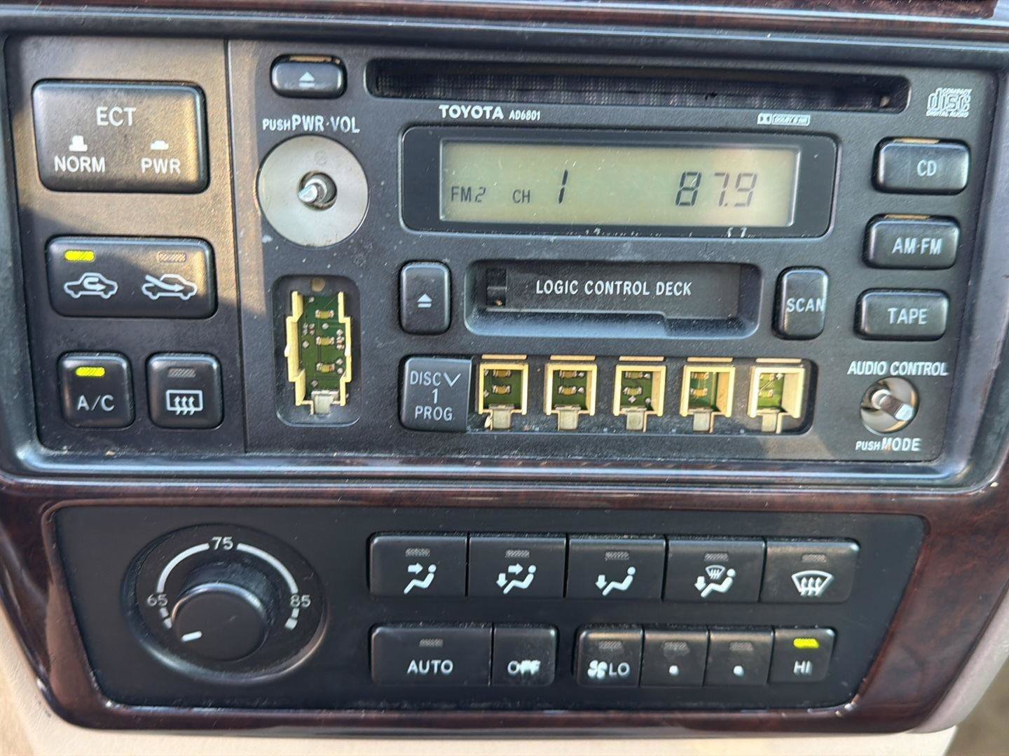 Used 1999 Toyota Avalon XLS FWD image 7