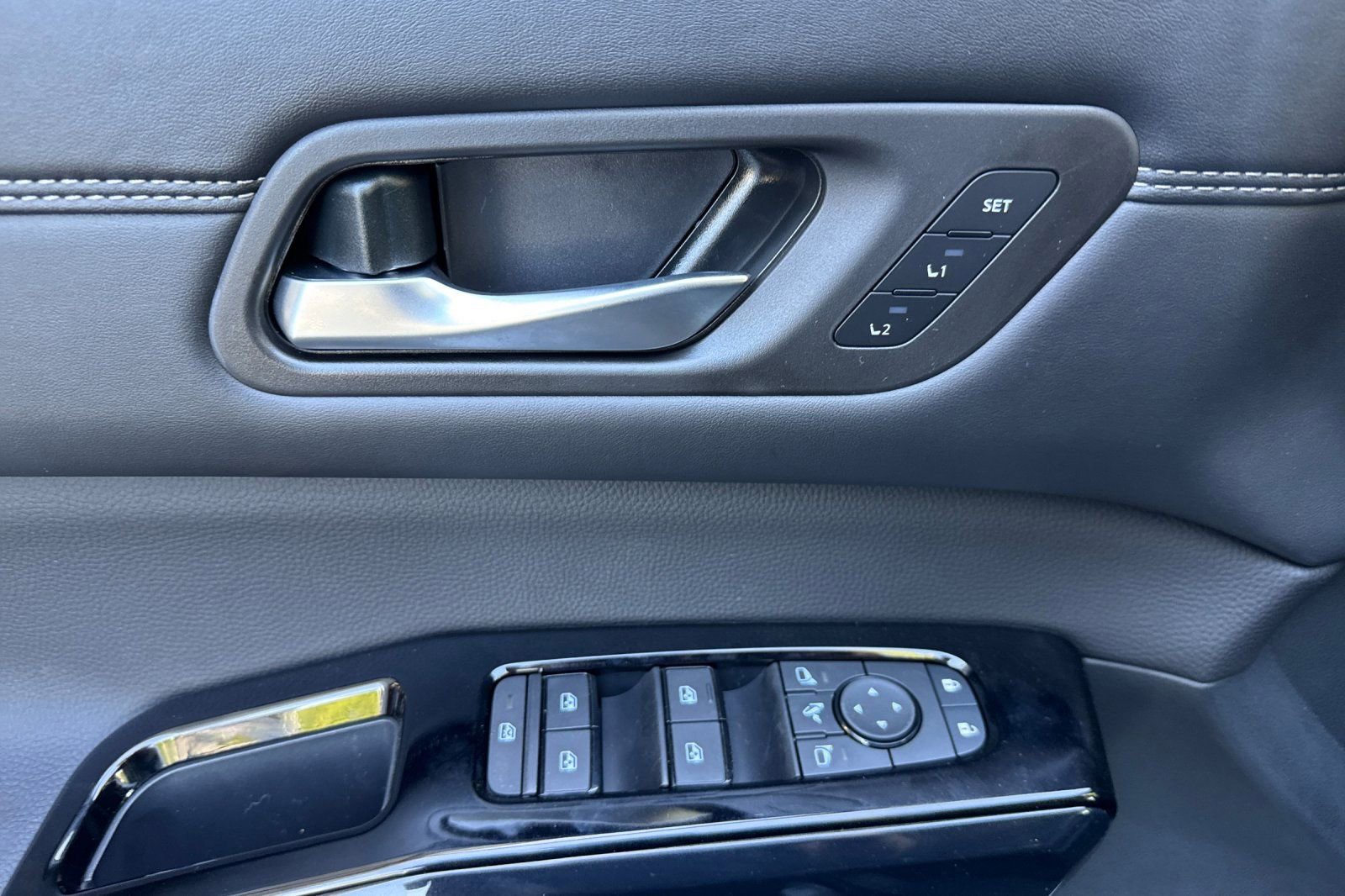 New 2026 Nissan Pathfinder Platinum AWD/4WD image 12