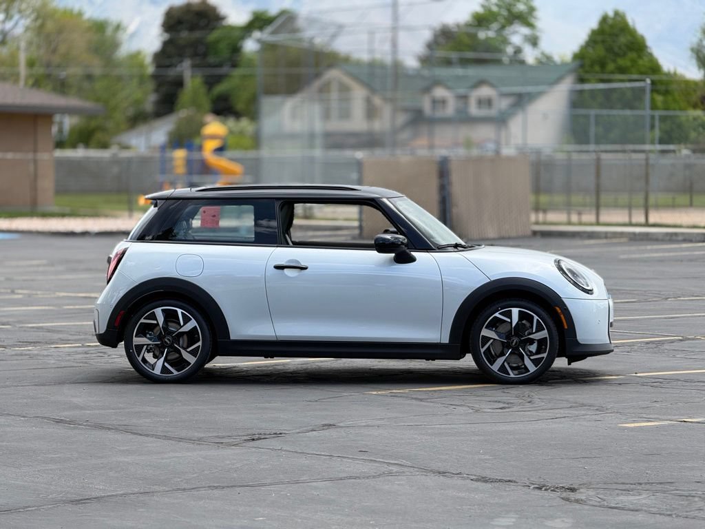 New 2026 MINI Cooper 2-Door Hardtop FWD image 4