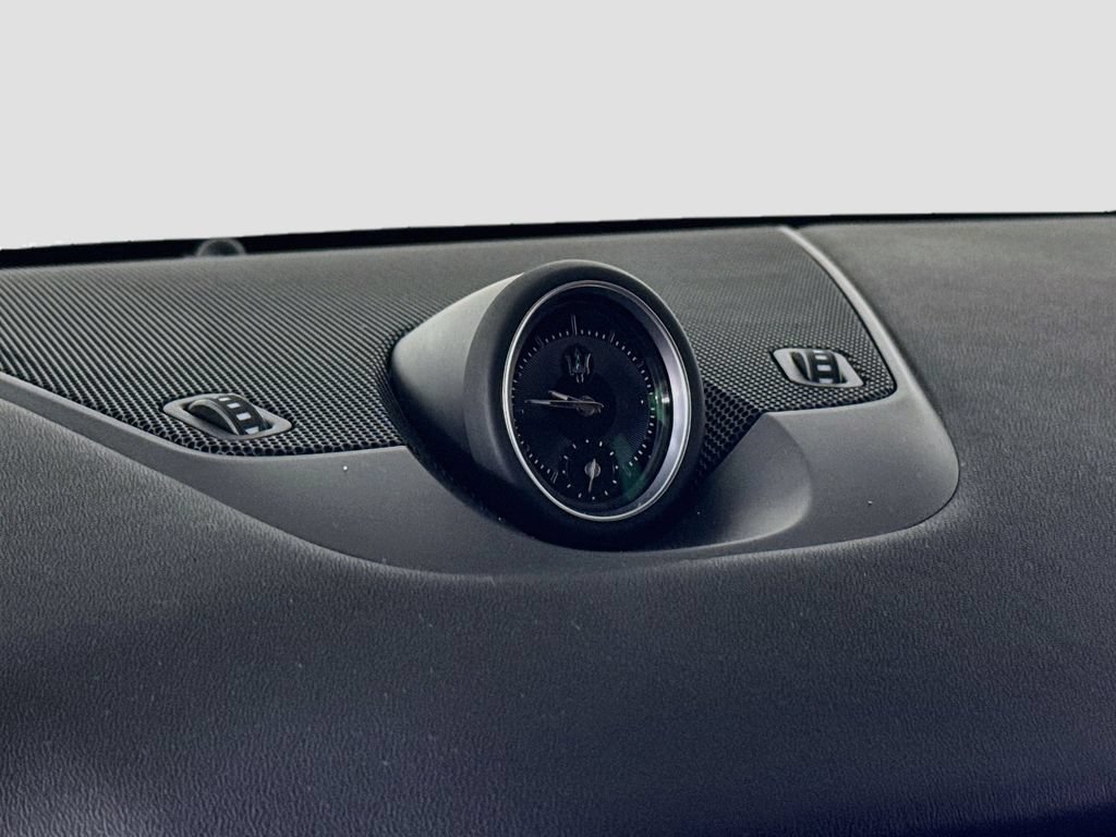Used 2022 Maserati Levante Trofeo AWD/4WD image 20