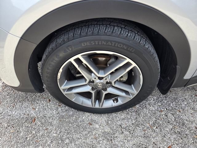 Used 2017 Hyundai Santa Fe Limited AWD/4WD image 4