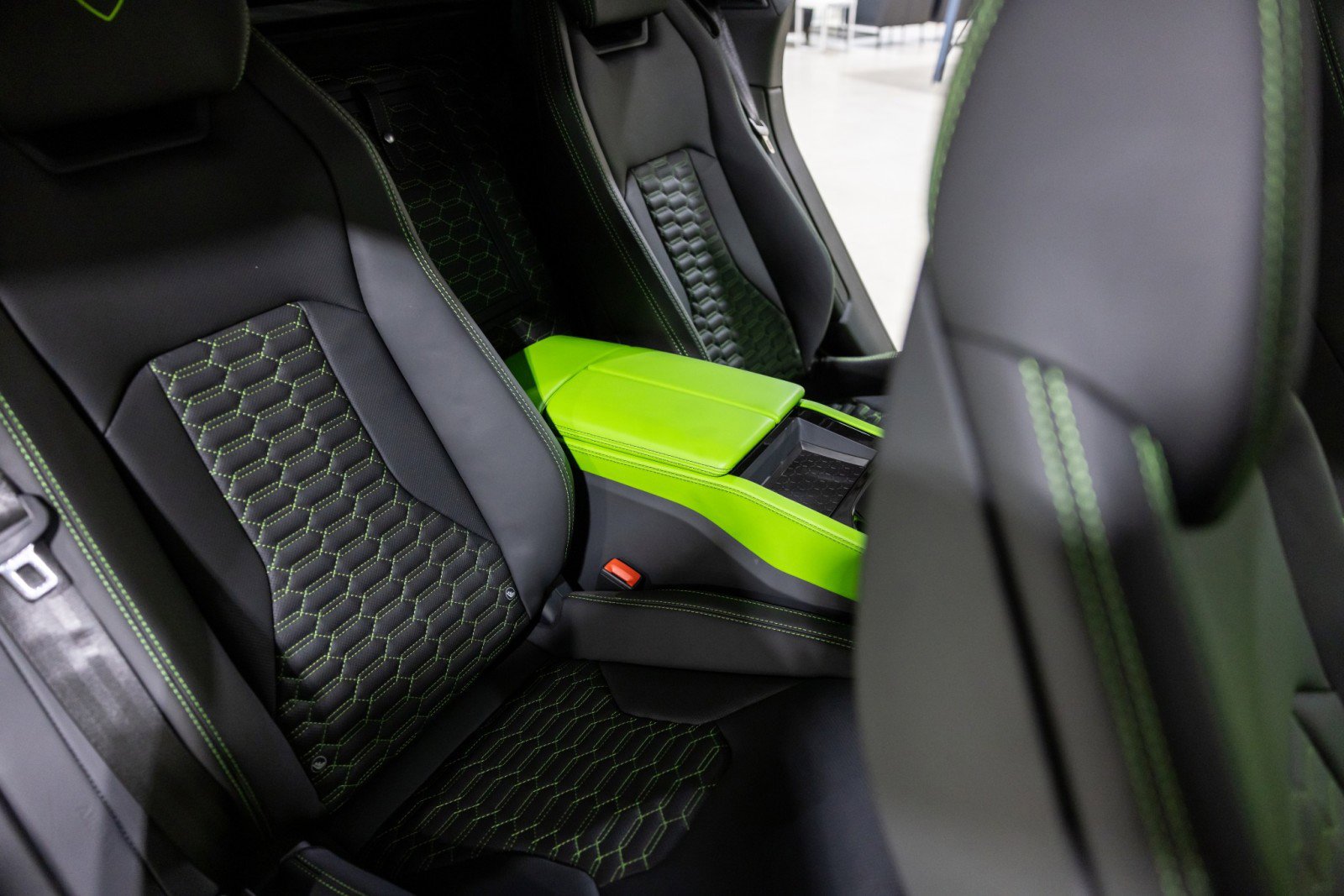 Used 2022 Lamborghini Urus image 34